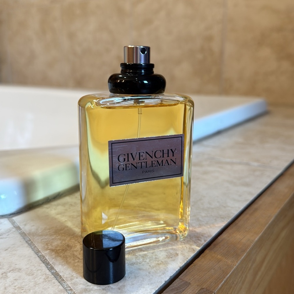 Givenchy Gentleman Cologne NEW - Picture 5 of 5